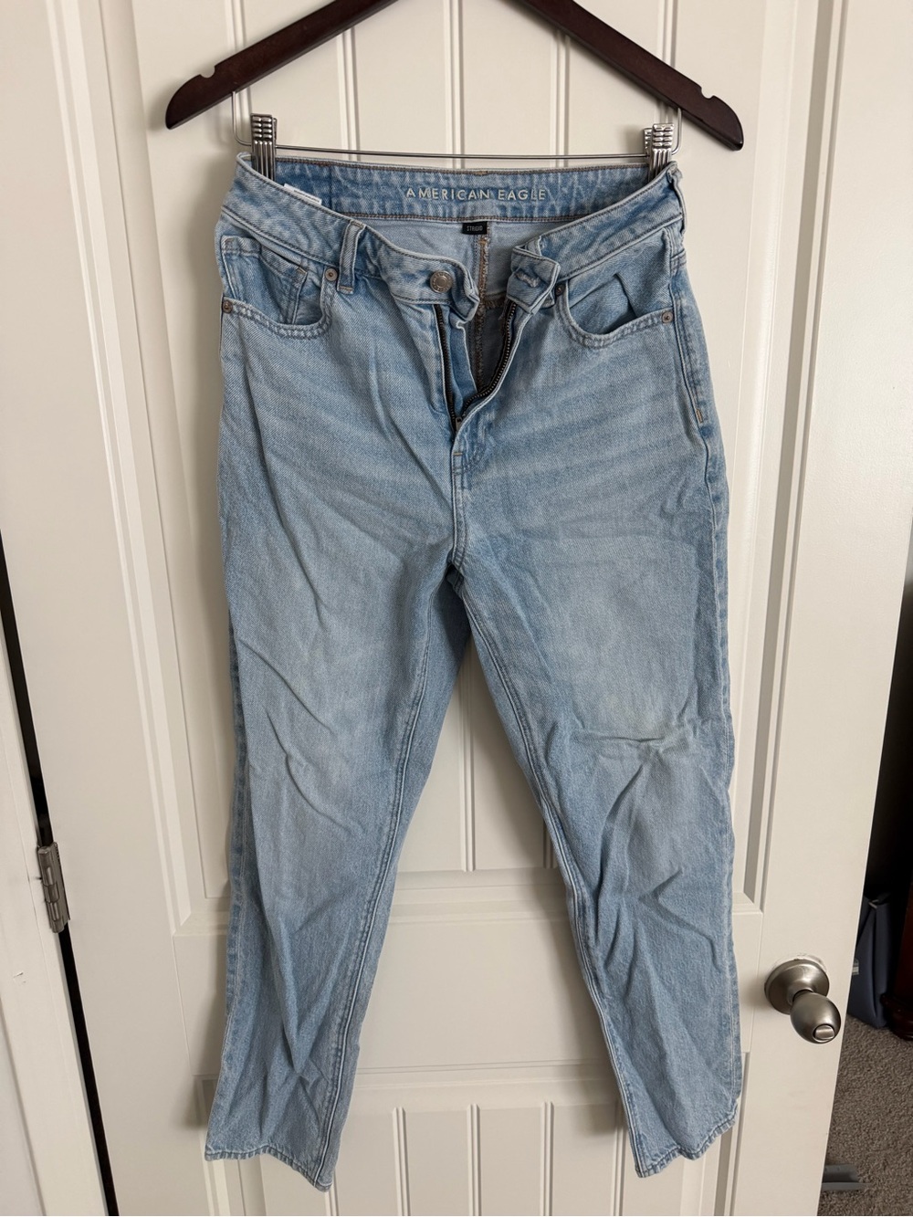 American Eagle Outfitters Light Blue Straight-Leg Women’s Jeans